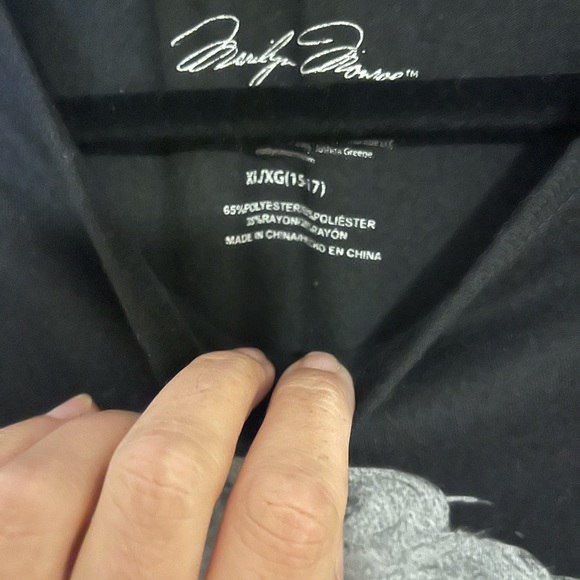 3/$18 Marilyn Monroe LIGHTWEIGHT Tee Sleeveless - Picture 4 of 4